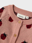 NBFLULIO Gilet en maille à coccinelles bébé fille — Lil' Atelier — Misty Rose — autre vue 3 | Appart 17 Bruxelles