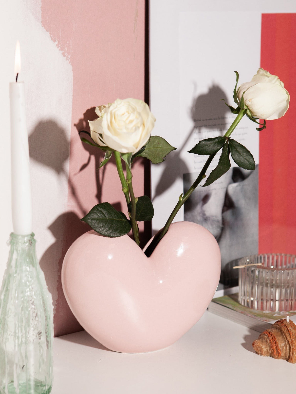 Vase cœur Love en céramique — DOIY — Rose — en situation | Appart 17 Bruxelles
