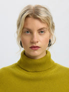 SLWELLIE Pull col roulé en laine et coton bio — Avocado Oil — vue 3