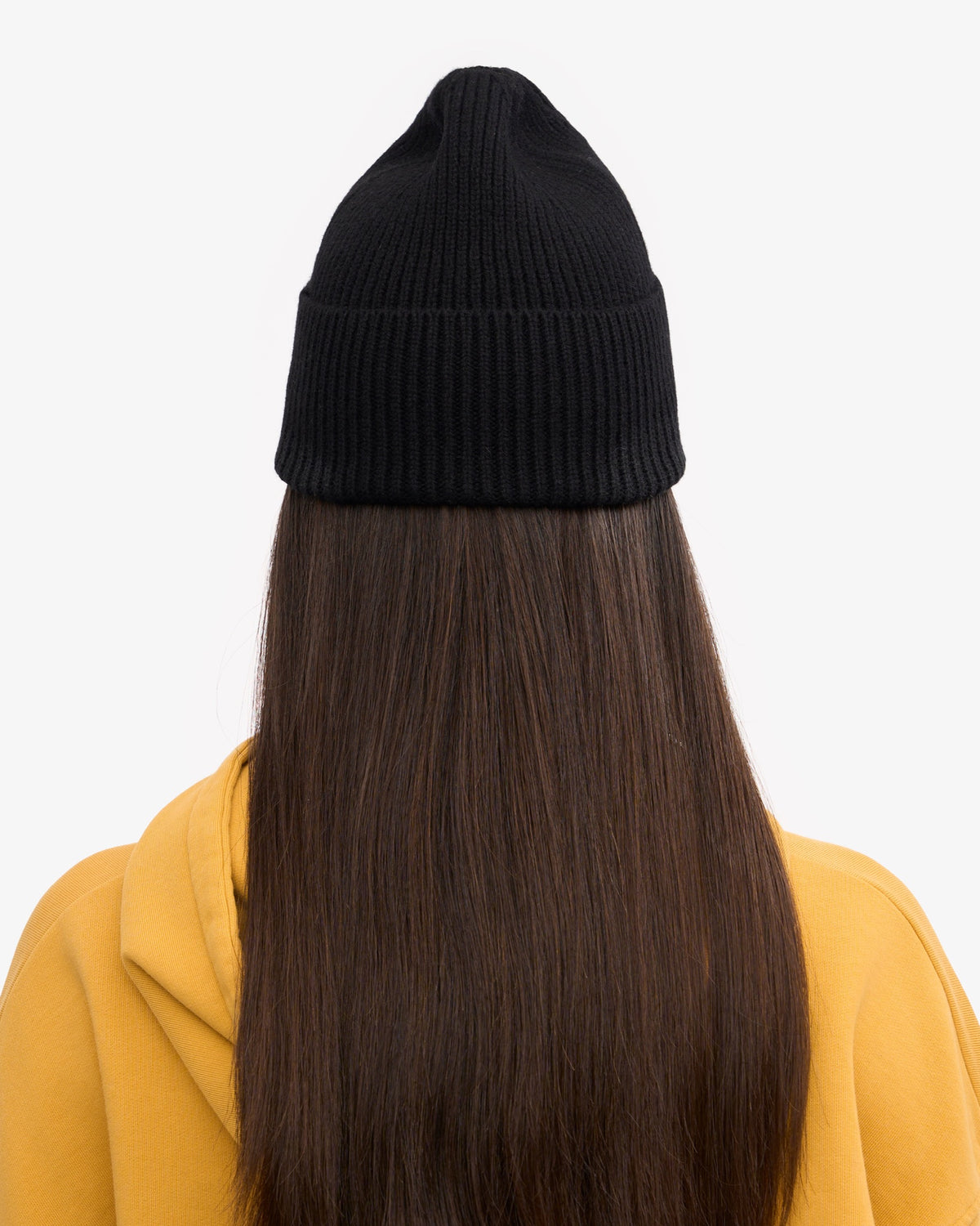 Colorful Standard Merino Wool Beanie Bonnet laine mérinos recyclée — Colorful Standard — Deep Black — porté, vue de dos 4 | Appart 17 Bruxelles