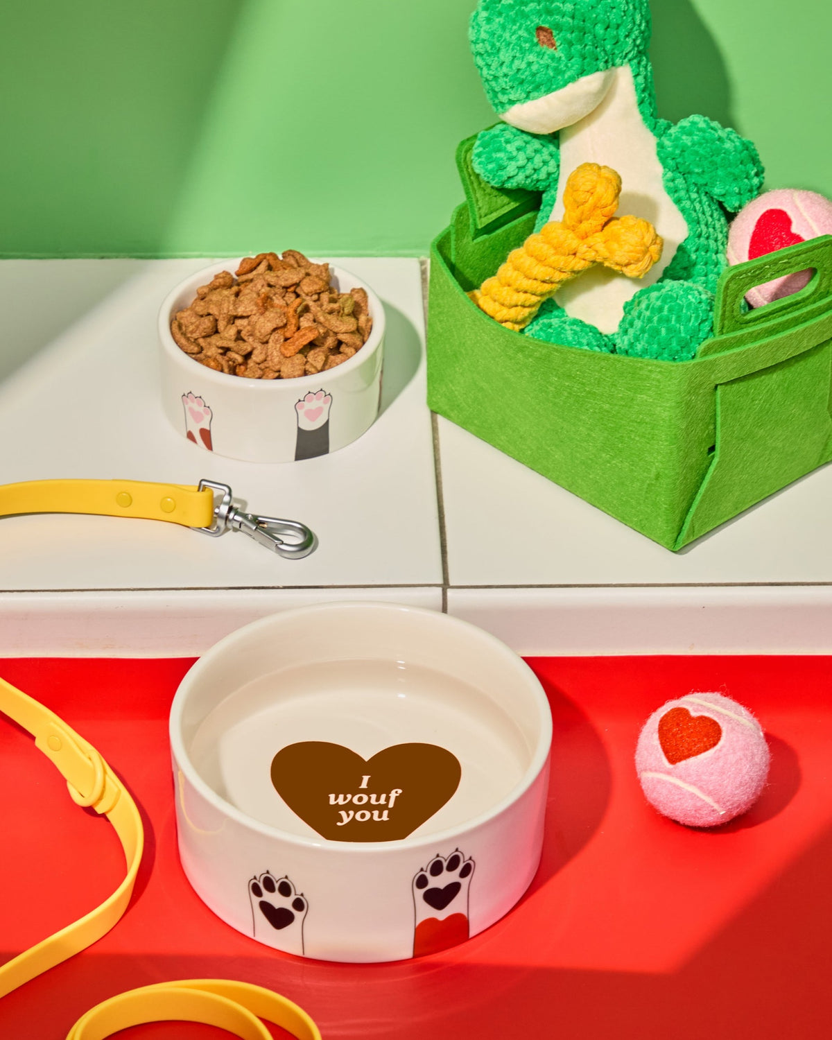 Fluid Market Gamelle pour chien Paws en céramique — Fluid Market — Blanc & marron — packshot, coffret 3 | Appart 17 Bruxelles