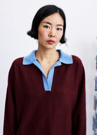 KAIMON Pull-polo oversize en maille, col chemise contrastant — FRNCH — Figue — porté, buste 3 | Appart 17 Bruxelles