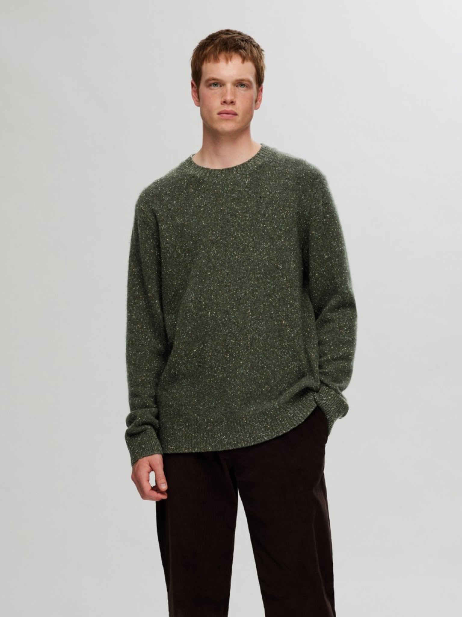 SLMNEIL Pull col rond en laine mouchetée — Selected Homme — Forest Night Neps — porté | Appart 17 Bruxelles