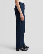 BALLOON Jean coupe ballon taille mi-haute en denim et lyocell — Lee — Hickory Rinse — porté, de profil 4 | Appart 17 Bruxelles