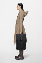 Backpack W3 — Rains — Black — porté, vue 2 | Appart 17 Bruxelles
