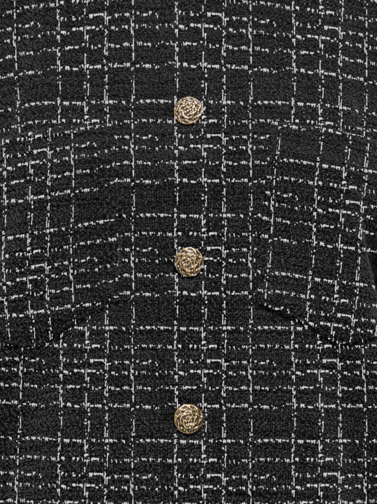 JDYDORIT Gilet-veste en maille jacquard effet tweed, manches 3/4 — JDY — Black Checks — détail des boutons 3 | Appart 17 Bruxelles