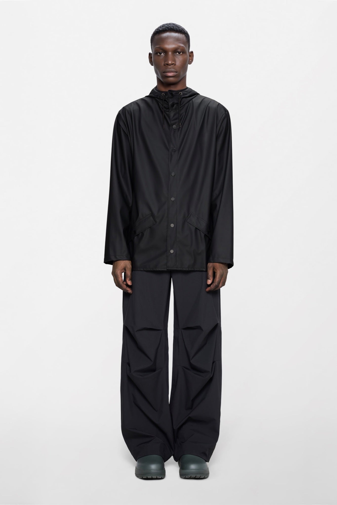 Jacket W3 Imperméable unisex — Rains — Black — porté, vue de face | Appart 17 Bruxelles