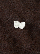 NMFRAVI Pull duveteux à petits nœuds fille — name it — Chocolate Plum — détail d’un nœud 3 | Appart 17 Bruxelles