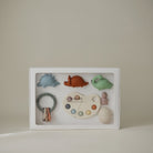 Coffret cadeau bébé Dino Dreams — Mushie — Dino Dreams — mise en situation 2 | Appart 17 Bruxelles