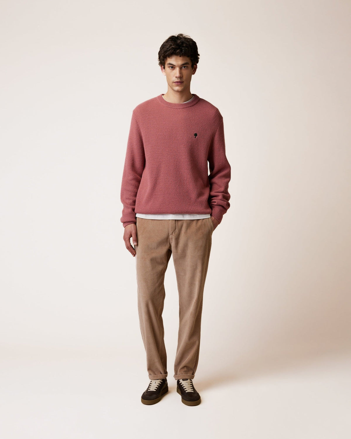 DREUILLE Pantalon en velours côtelé, taille élastique — FAGUO — Beige foncé — porté 3 | Appart 17 Bruxelles