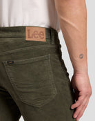 LEE DAREN Pantalon velours côtelé — Lee — Deep Depths — détail de la poche arrière | Appart 17 Bruxelles