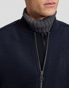 WOOL BOMBER Blouson zippé en laine mélangée, bords-côtes — Lee — Black — détail du col en bord-côte et de la tirette siglée Lee 4 | Appart 17 Bruxelles