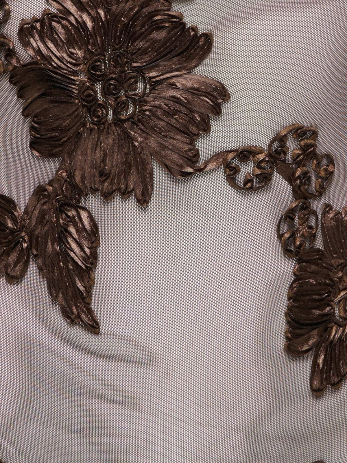 JDYCASABLANCA Top manches longues en tulle à fleurs en relief — JDY — Coffee Bean — détail des fleurs en relief 3 | Appart 17 Bruxelles