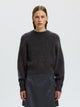 SLWMIRA Pull court en mohair col rond, épaules tombantes — Selected Femme — Asphalt — porté | Appart 17 Bruxelles