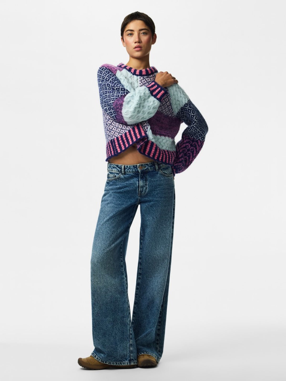 PCFUSION Pull oversize en grosse maille patchwork colorblock — Pieces — Sachet Pink — porté 3 | Appart 17 Bruxelles