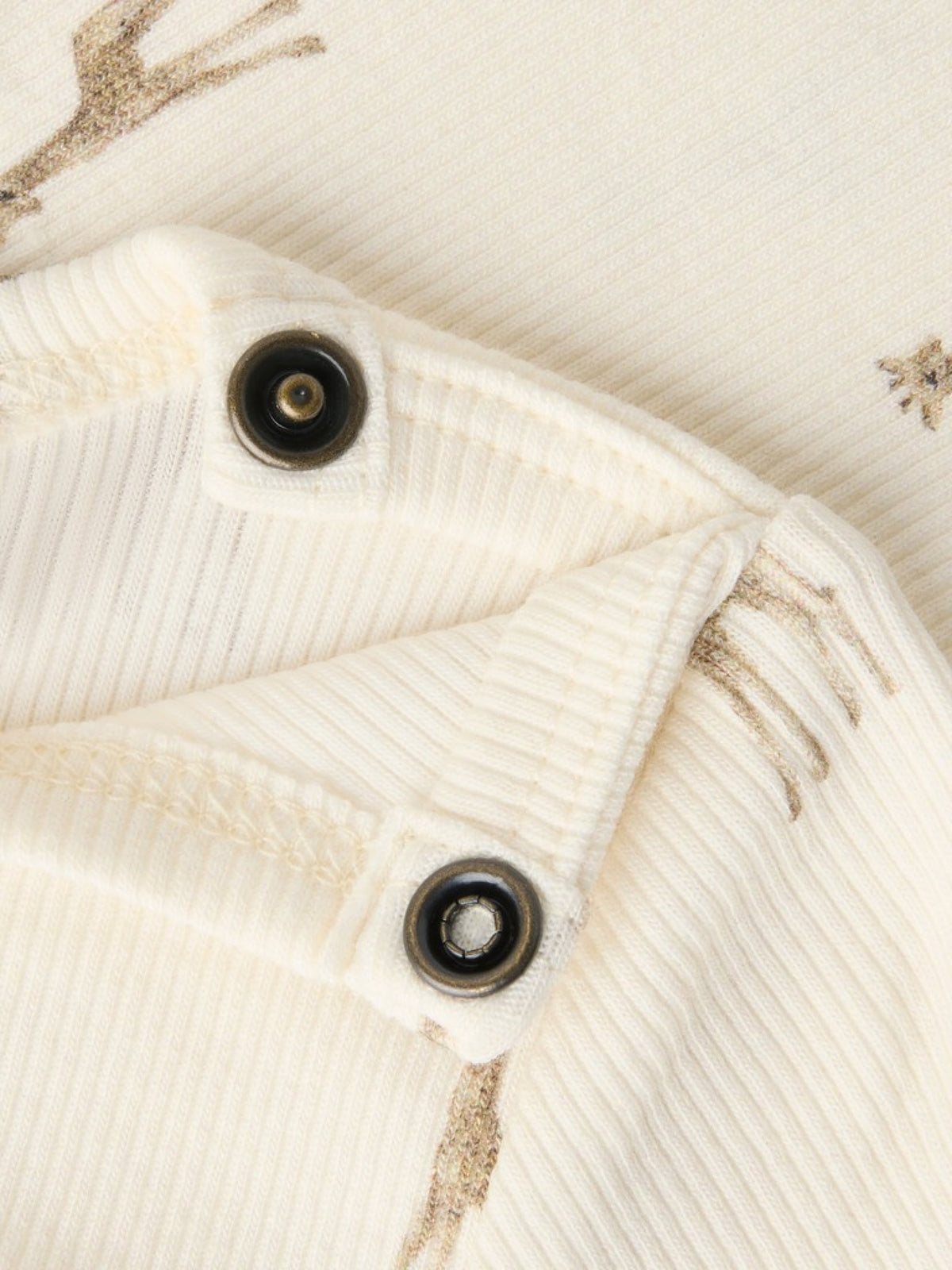 NBNGAVO T-shirt à girafes bébé — Lil' Atelier — Turtledove Giraffe — autre vue 4 | Appart 17 Bruxelles