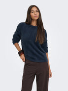JDYJAYLA Pull col rond en maille plume — JDY — Sky Captain — porté 3 | Appart 17 Bruxelles
