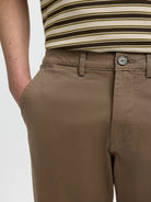 SLM175 NEW MILES Pantalon slim chino stretch coton bio — Selected Homme — Chocolate Chip — détail | Appart 17 Bruxelles