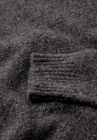 ROLAND Pull col rond en maille chinée alpaga et coton — Minimum — Silver Mink — détail de la matière 6 | Appart 17 Bruxelles