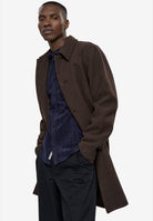 TRAVIS Manteau droit mi-long en lainage 50 % laine — Minimum — Turkish Coffee — porté 7 | Appart 17 Bruxelles