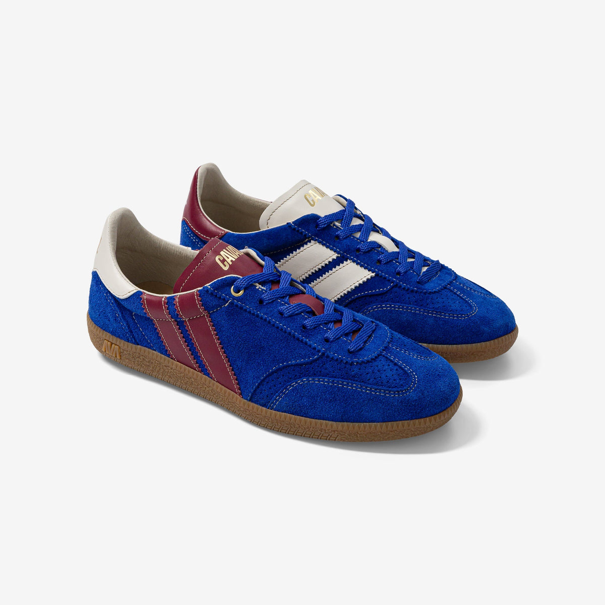CAVAL Pulse Cobalt Storm Baskets asymétriques en cuir velours bleu cobalt — CAVAL — Cobalt Storm — vue de profil 4 | Appart 17 Bruxelles