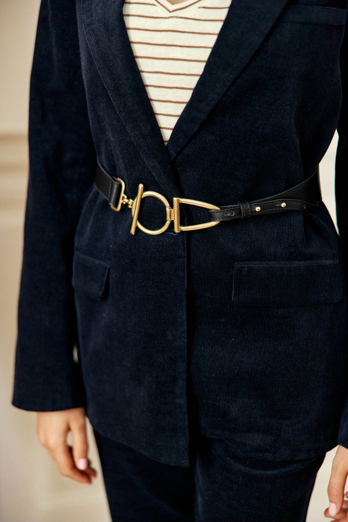 Ceinture Alaia en cuir à boucle dorée — Noir