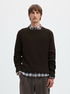 SLMPIM Pull col rond en maille côtelée à manches raglan — Selected Homme — Delicioso — porté, de face | Appart 17 Bruxelles