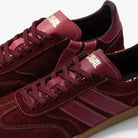 CAVAL Pulse Burgundy Crush Baskets asymétriques en cuir velours bordeaux — CAVAL — Burgundy Crush — détail 6 | Appart 17 Bruxelles