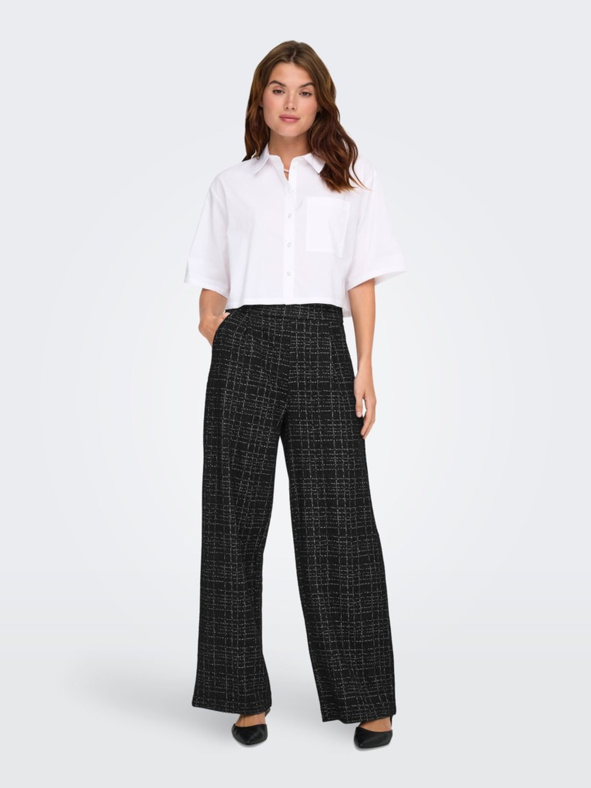 JDYDORIT Pantalon large à carreaux en maille bouclée — JDY — Black Checks — porté, tenue complète 2 | Appart 17 Bruxelles