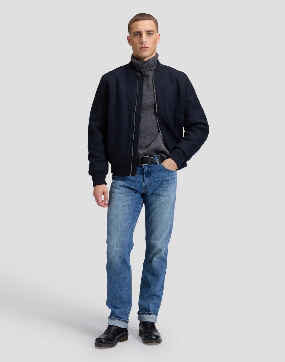 WOOL BOMBER Blouson zippé en laine mélangée, bords-côtes — Lee — Black — porté ouvert, en pied 5 | Appart 17 Bruxelles