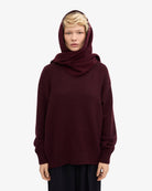 Colorful Standard Merino Wool Scarf Écharpe laine mérinos recyclée — Colorful Standard — Oxblood Red — porté, vue de face | Appart 17 Bruxelles