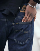 DAVID Jean regular tapered en denim selvedge 13,25 oz — Lee — Xion — détail de la poche arrière 7 | Appart 17 Bruxelles