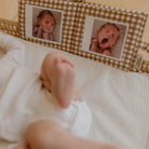Mini album photo en gaze de coton brodé — Atelier Wagram — Vichy « Ma jolie famille » — autre vue 6 | Appart 17 Bruxelles