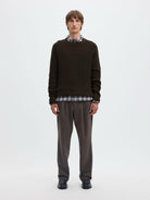 SLMPIM Pull col rond en maille côtelée à manches raglan — Selected Homme — Delicioso — porté, en pied 2 | Appart 17 Bruxelles