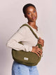 Hindbag Bianca Sac hobo porté épaule, velours ou effet laine — Hindbag — Effet laine khaki — porté | Appart 17 Bruxelles
