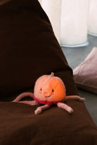 Veilleuse peluche douce rechargeable — AP Junior — Colette méduse magnolia — autre vue 3 | Appart 17 Bruxelles