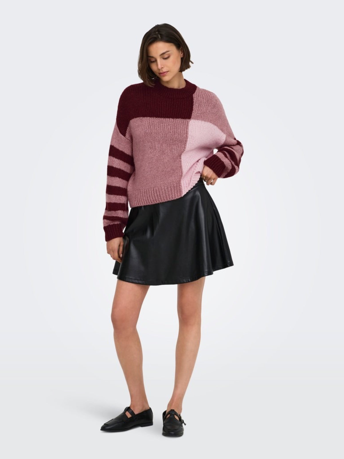JDYKILIAN Pull color block à manches rayées — JDY — Tawny Port — portée de face, en pied 2 | Appart 17 Bruxelles