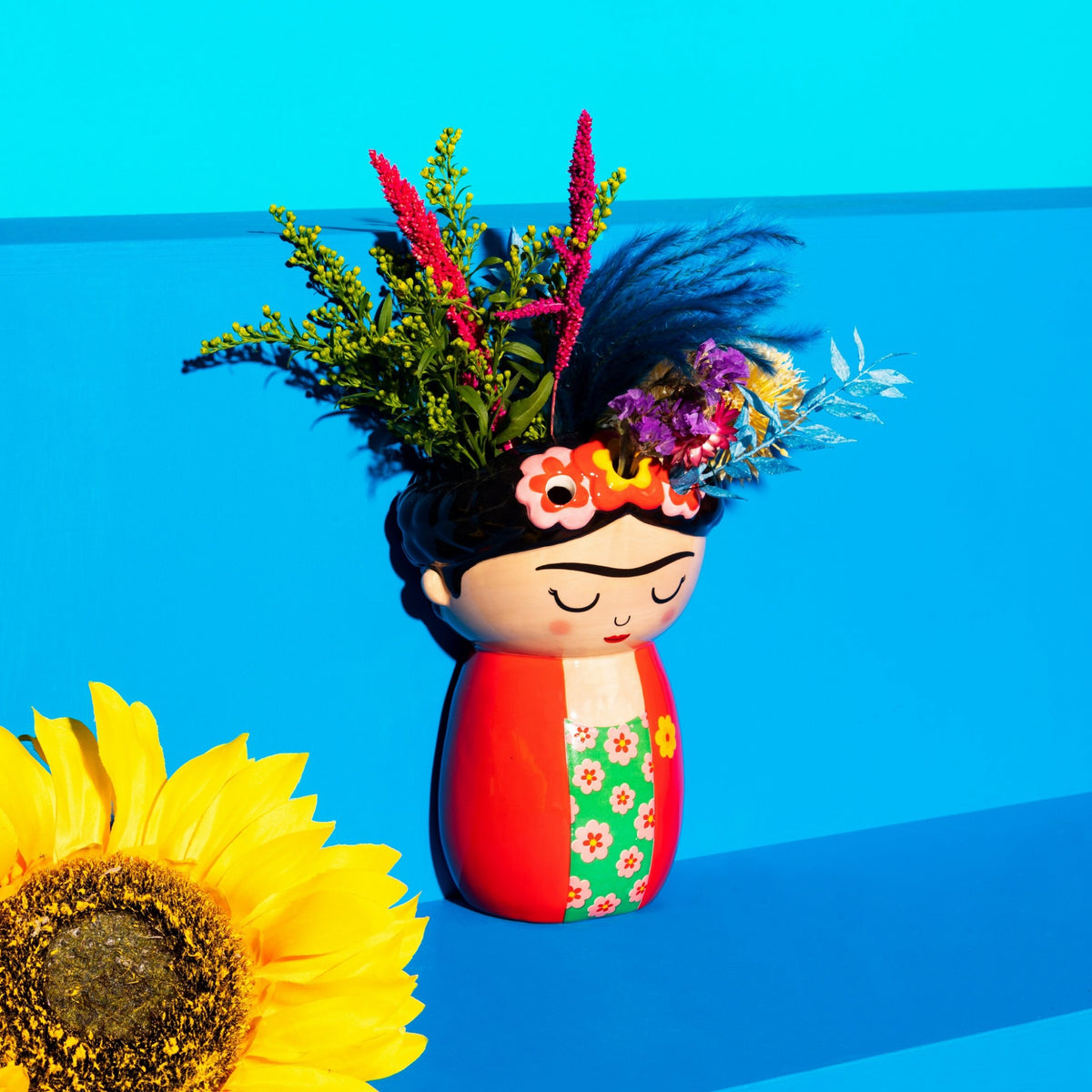 Cache-pot mural Frida Kahlo — Sass & Belle Europe — Rouge — en situation 7 | Appart 17 Bruxelles