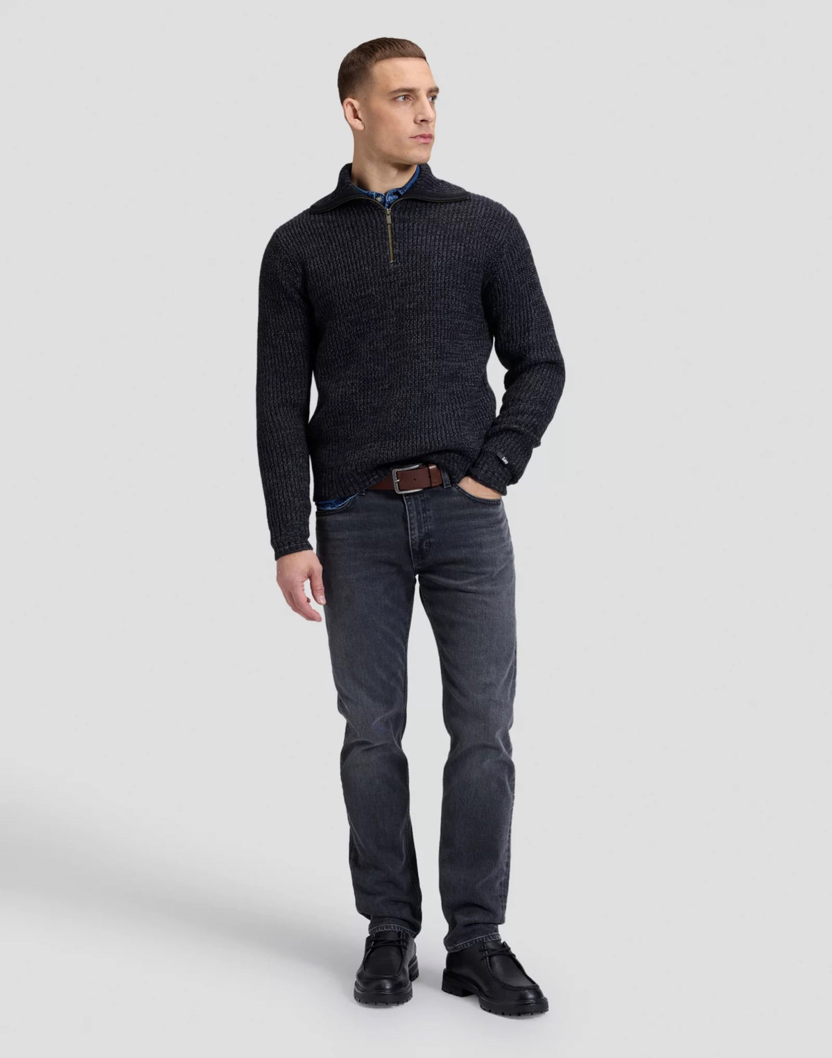 MOCK NECK Pull col zippé en maille de laine — Lee — Black Grey Heather — porté, en pied 2 | Appart 17 Bruxelles