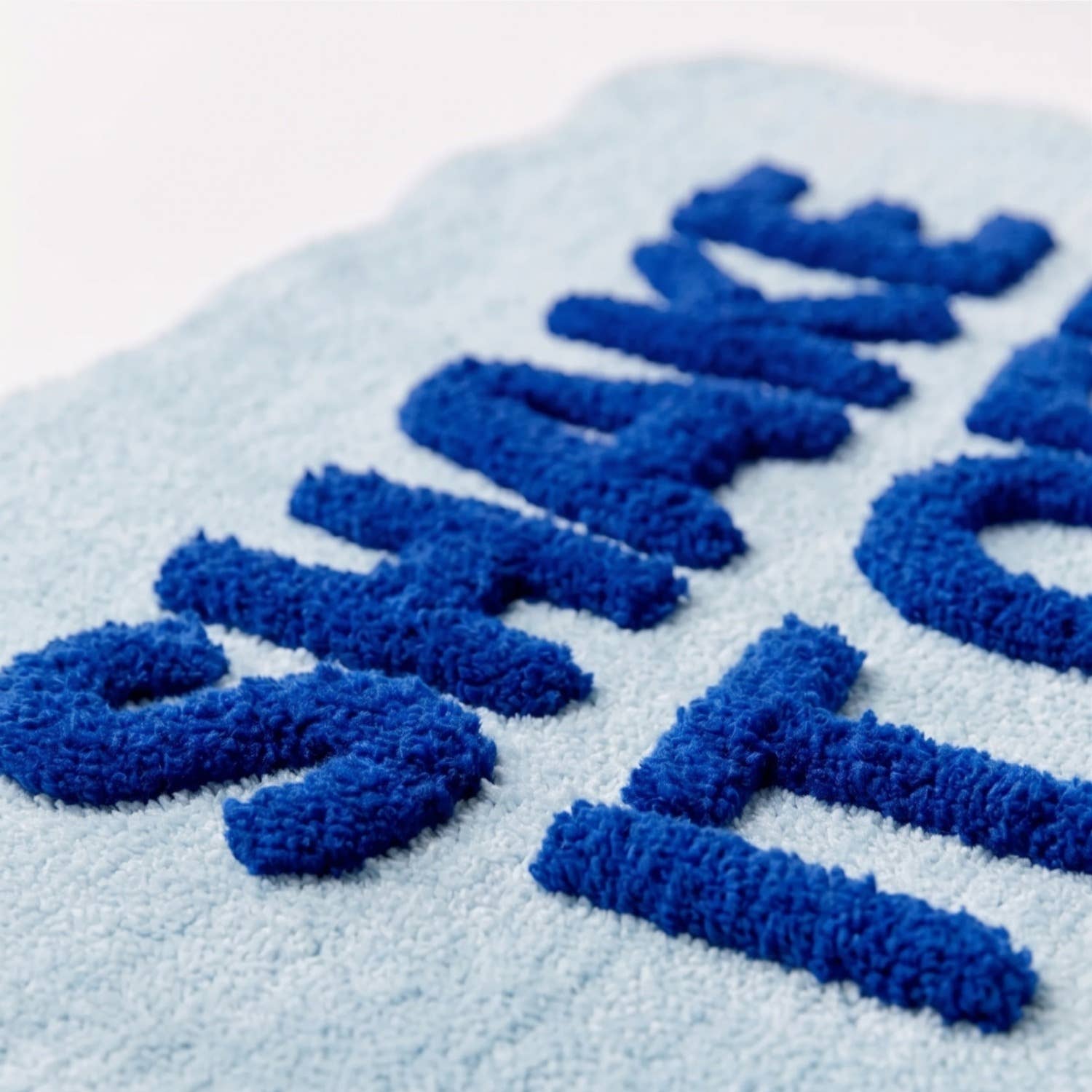 Tapis de bain « Shake It Off » festonné — Bleu — vue 4, Bleu clair & bleu foncé | Appart 17