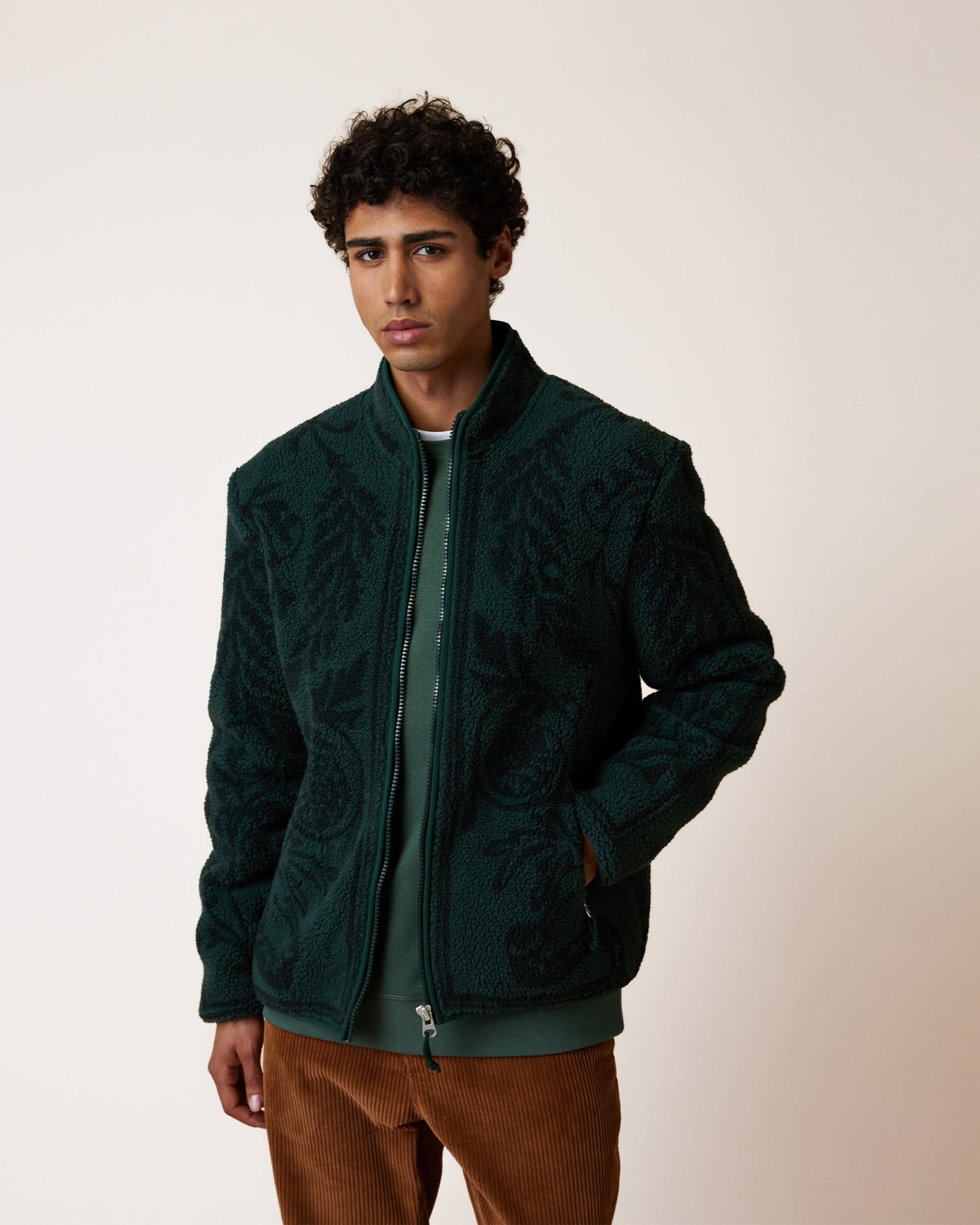 SENONCHE Veste polaire double face à motif jacquard placé — FAGUO — Vert foncé — porté | Appart 17 Bruxelles