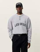 Half Buttoned Sweatshirt à patte boutonnée — Les Deux — Grey Melange — porté 2 | Appart 17 Bruxelles