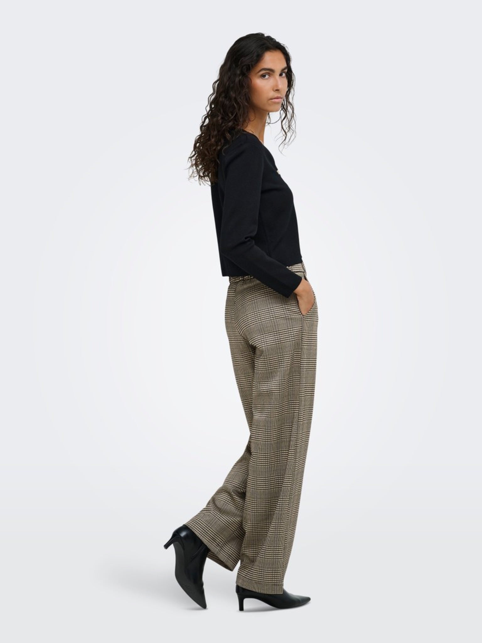 JDYGEGGO Pantalon large à carreaux taille haute — JDY — Sandshell NEW SQUARE CHECK — porté 3 | Appart 17 Bruxelles