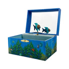Boîte à bijoux musicale phosphorescente Poisson Arc-en-ciel — Trousselier — Poisson Arc-en-ciel — coffret ouvert avec miroir et figurine de poisson 2 | Appart 17 Bruxelles