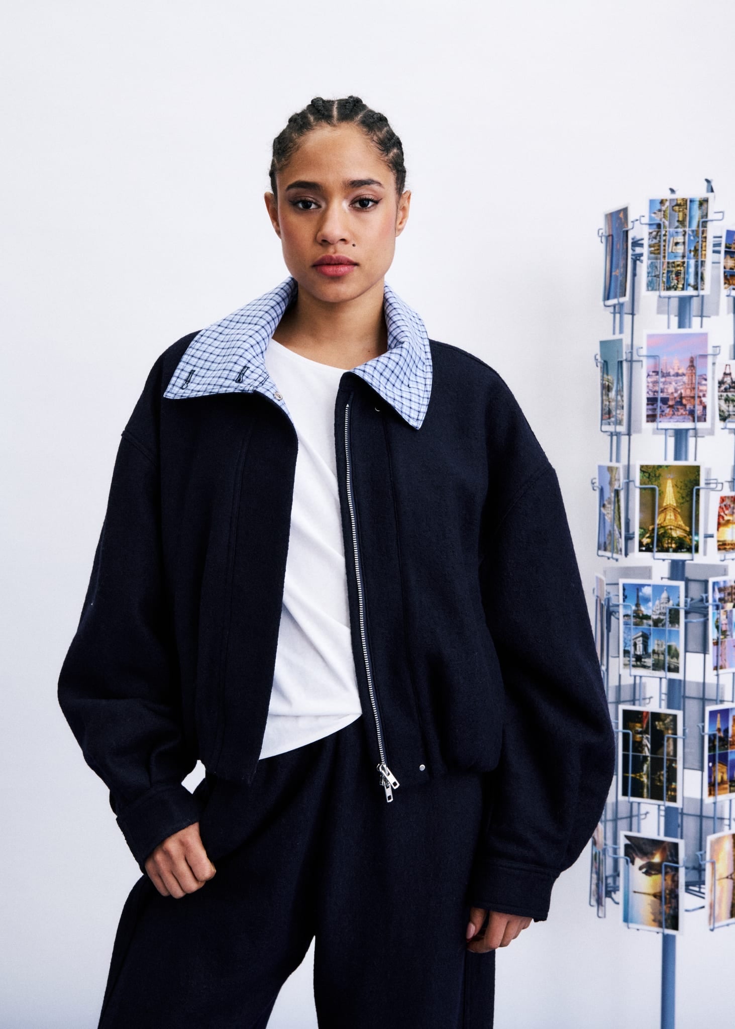 MARITSA Blouson zippé en lainage alpaga à col vichy — FRNCH — Bleu marine — porté, ouvert | Appart 17 Bruxelles