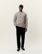 Mouline Sweatshirt en coton mouliné — Les Deux — Dark Sand — porté, en pied 4 | Appart 17 Bruxelles