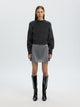 SLWATHENA Mini-jupe trapèze en satin de polyester recyclé — Selected Femme — Asphalt — porté | Appart 17 Bruxelles