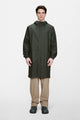 Fishtail Parka W3 — Rains — Green — porté, vue de face | Appart 17 Bruxelles