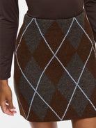 VIARGYLE Jupe courte en maille jacquard argyle — VILA — Dark Grey Melange — détail du jacquard 4 | Appart 17 Bruxelles