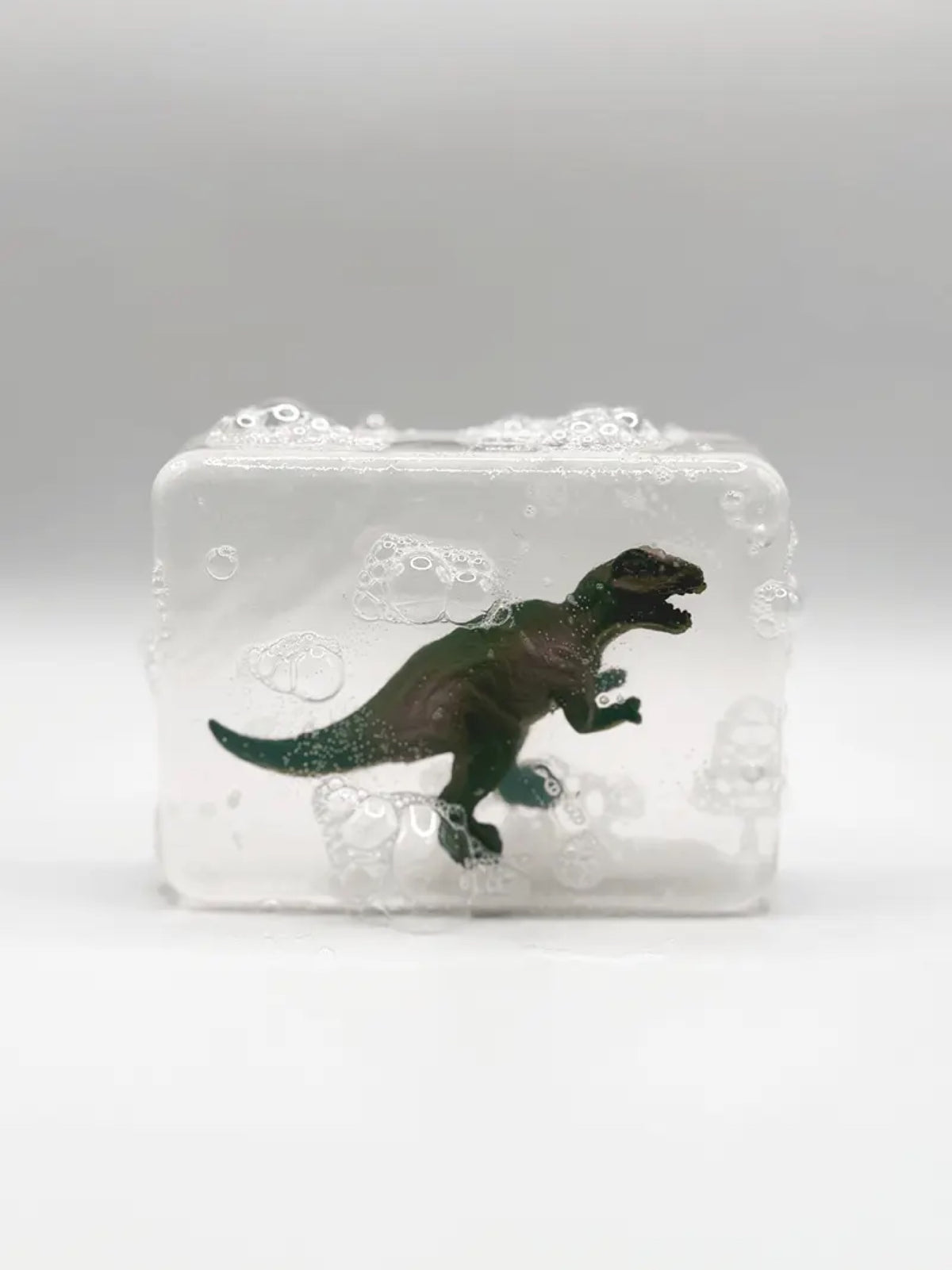 Savon surprise à figurine animal — Ludi Soap — T-Rex — packshot | Appart 17 Bruxelles
